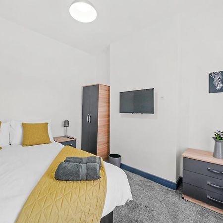 Modern Equipped 4 Bedroom House In Central Stoke-Free Parking Esterno foto