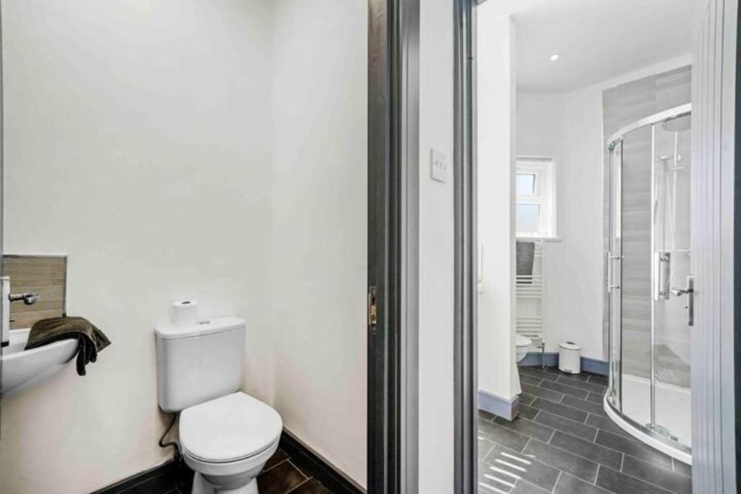 Modern Equipped 4 Bedroom House In Central Stoke-Free Parking Esterno foto