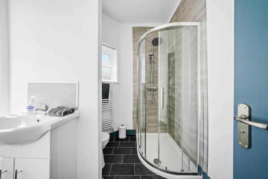Modern Equipped 4 Bedroom House In Central Stoke-Free Parking Esterno foto