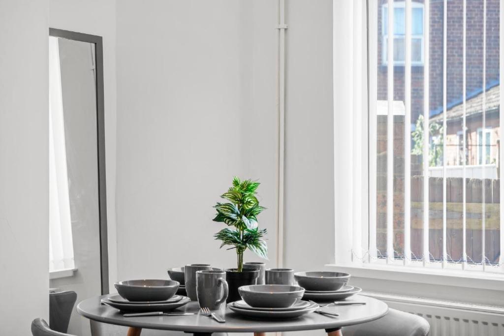 Modern Equipped 4 Bedroom House In Central Stoke-Free Parking Esterno foto