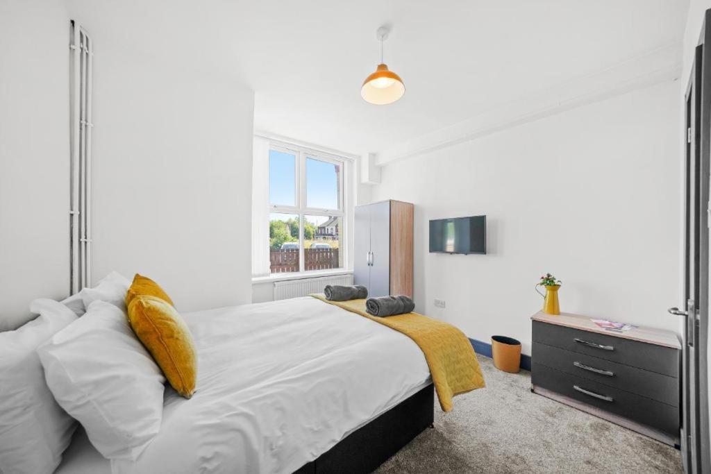 Modern Equipped 4 Bedroom House In Central Stoke-Free Parking Esterno foto