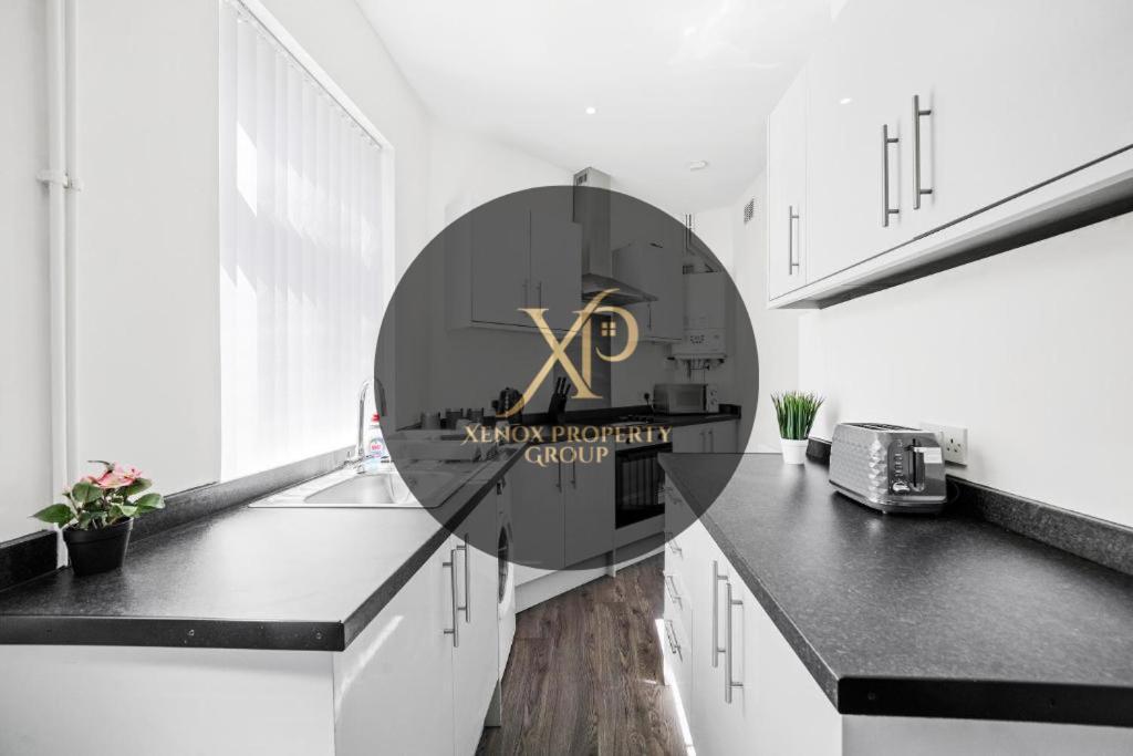 Modern Equipped 4 Bedroom House In Central Stoke-Free Parking Esterno foto